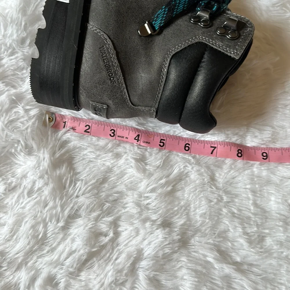 Sorel Lennox hiker in quarry - Picture 12 of 12